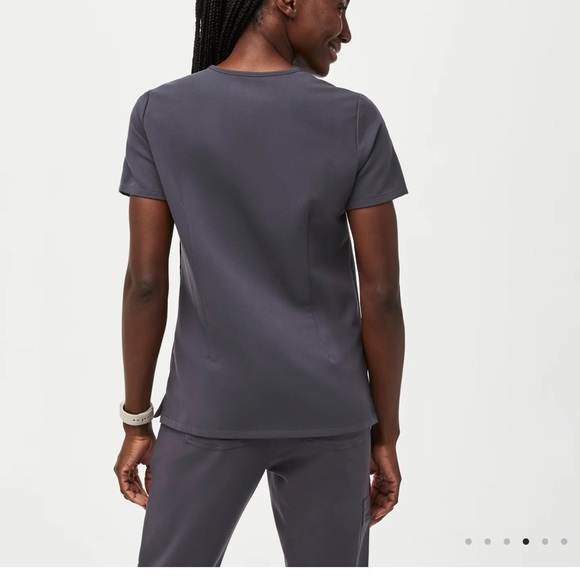 FIGS Women’s One-Pocket Scrub Top – Charcoal – Size XL - Picture 3 of 5